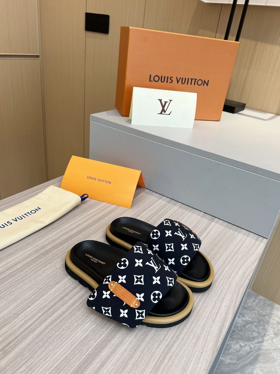 Louis Vuitton Slippers